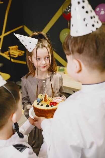 Катания на качелях и балансировочных досках на улице