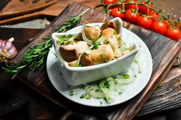 Оригинальный салат с грибами и орехами