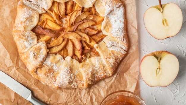 Маленькие тарталетки с яблочным пюре и корицей