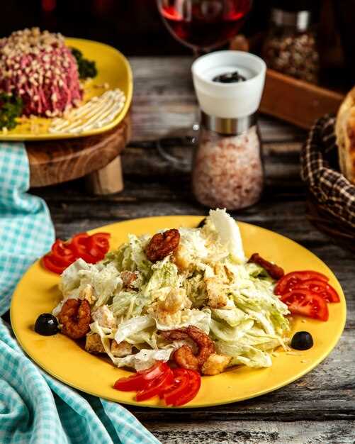 Греческий салат с фетой и оливками