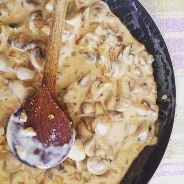 Советы по приправам: какие специи подчеркивают вкус гриба в сметане