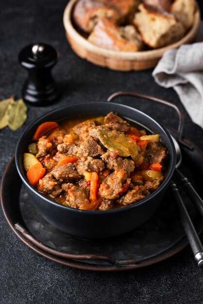 Подготовка и ингредиенты для вкусных тефтелей с подливкой