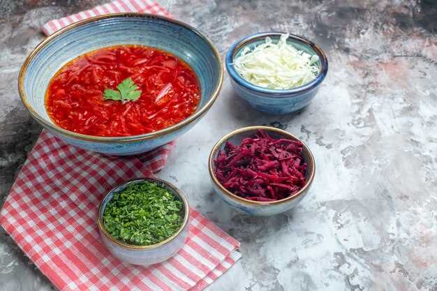 Лепестки зелени и добавки: как подчеркнуть вкус