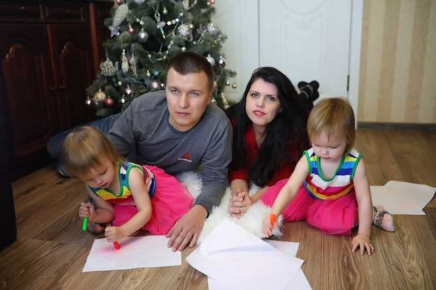 Как родители делятся семейными традициями с детьми